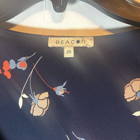 Beacon Womens 2X Navy Peasant Floral Tunic Top - Picture 2 of 7